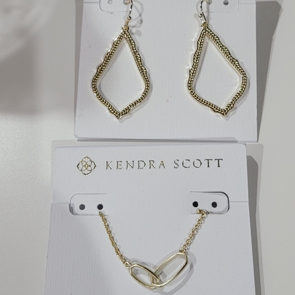 Kendra Scott Dainty Necklace and Earrings in Gold - Picture 3 of 7